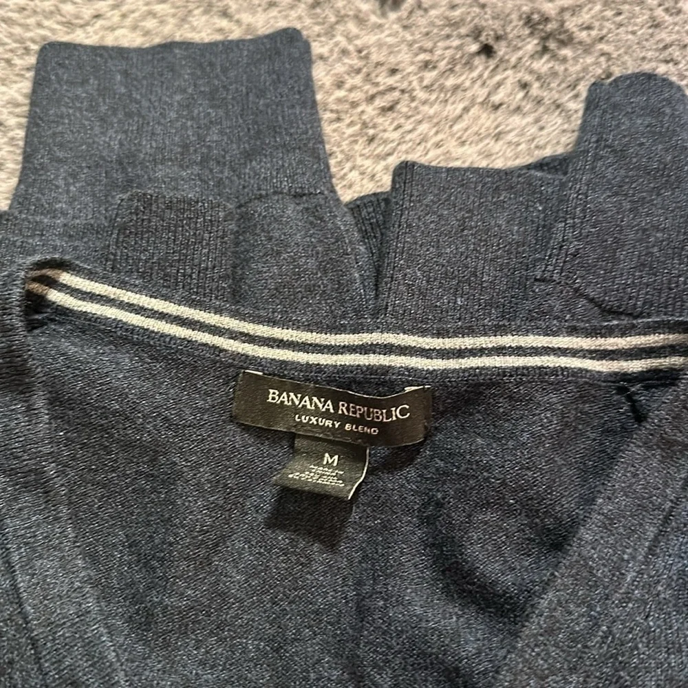 Banana Republic Navy V-neck Luxury silk cotton cashmere blend size M